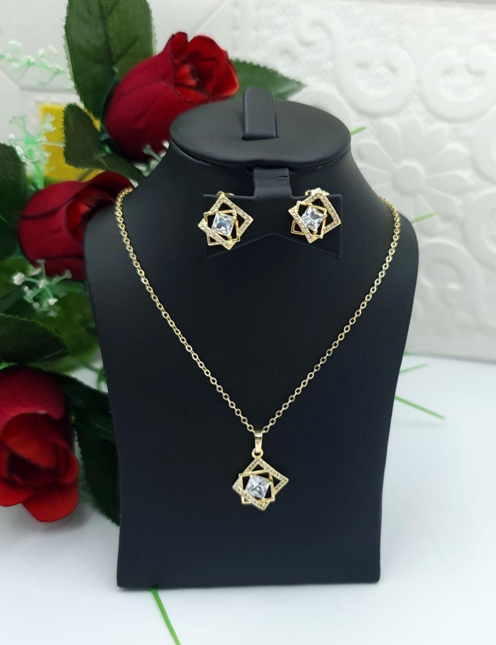 Modern Geometric Interlocking Square Solitaire Set (Gold Tone)