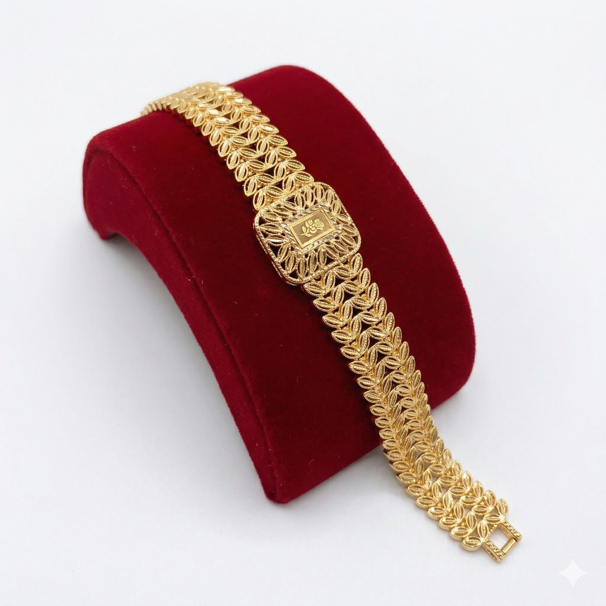 Luxurious Khaleeji Medallion & Wide Geometric Bracelets