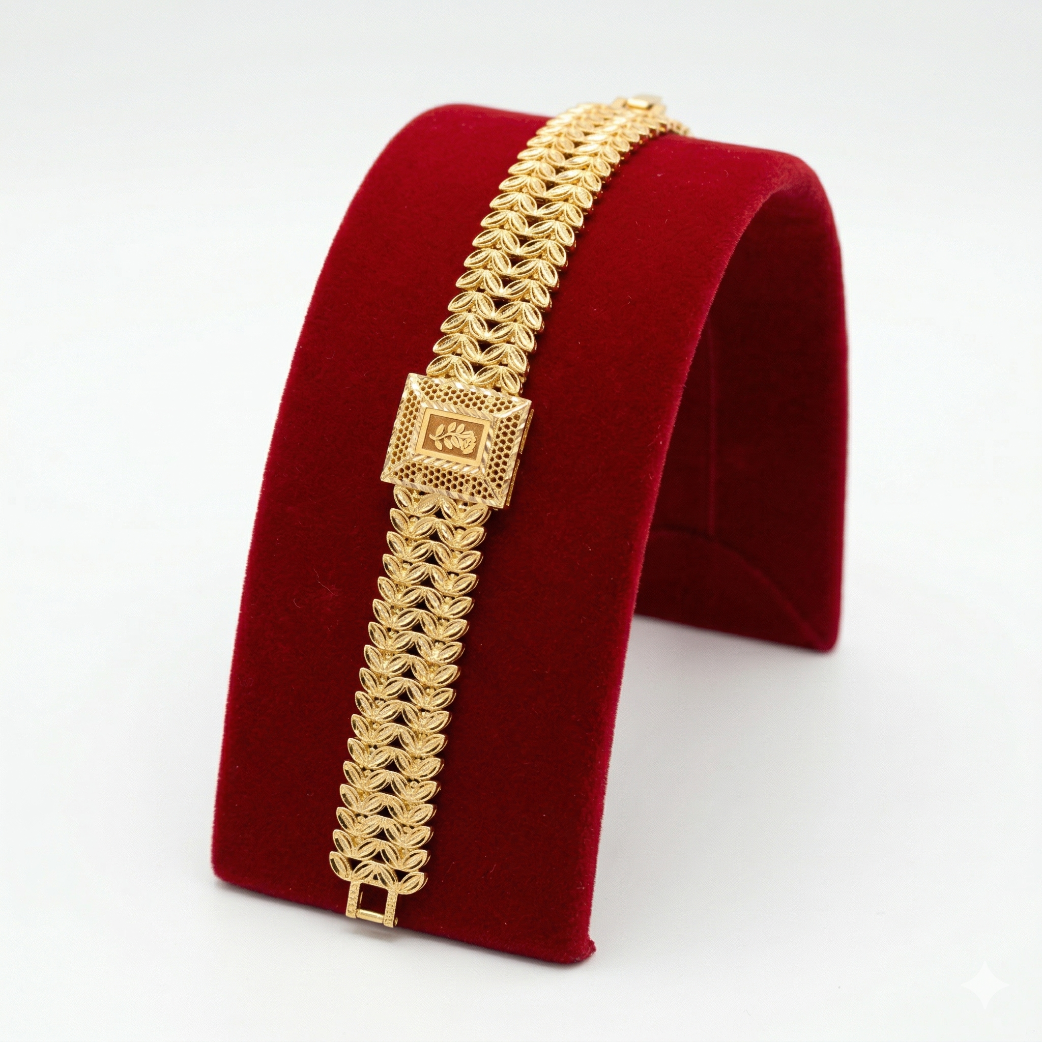 Luxurious Khaleeji Medallion & Wide Geometric Bracelets