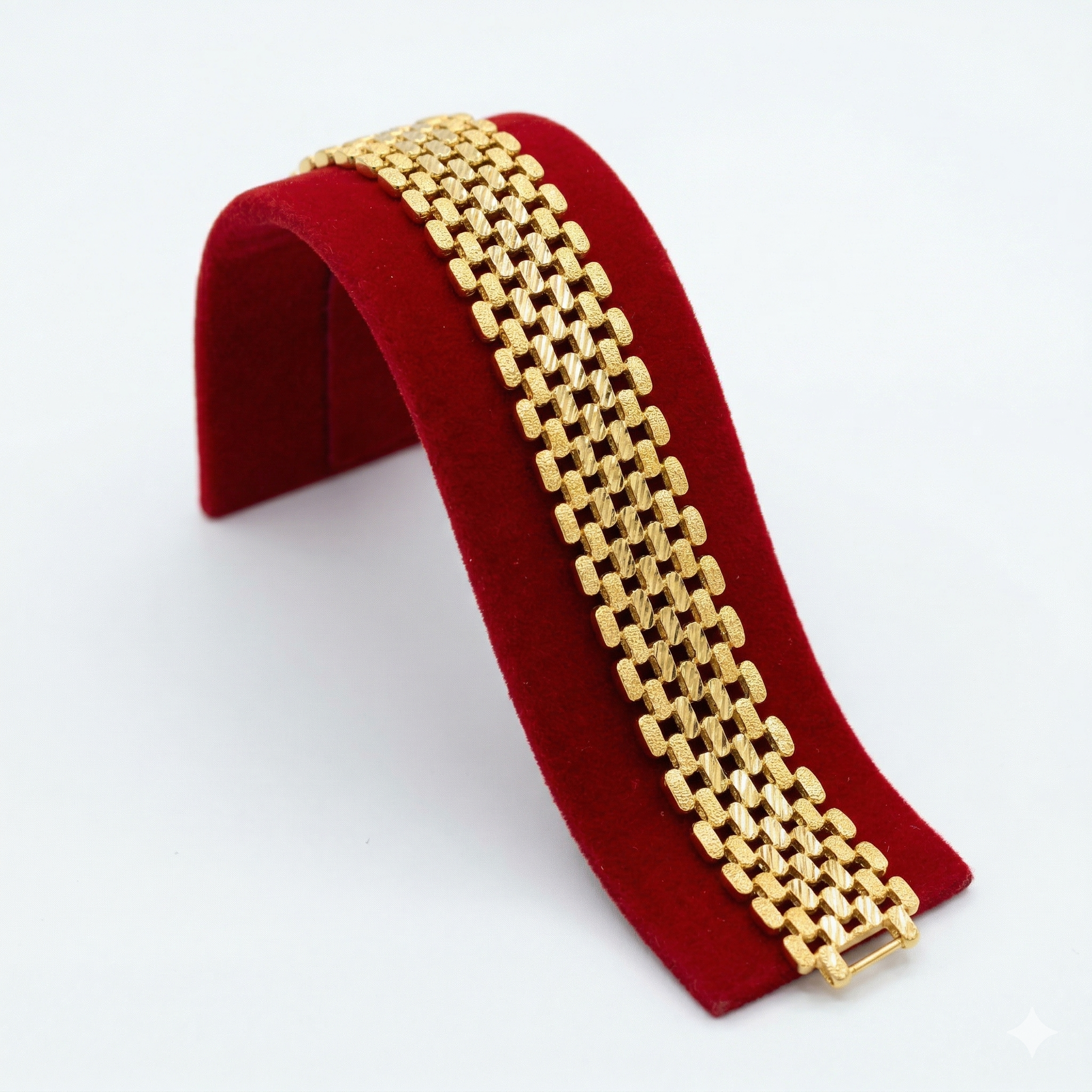 Luxurious Khaleeji Medallion & Wide Geometric Bracelets