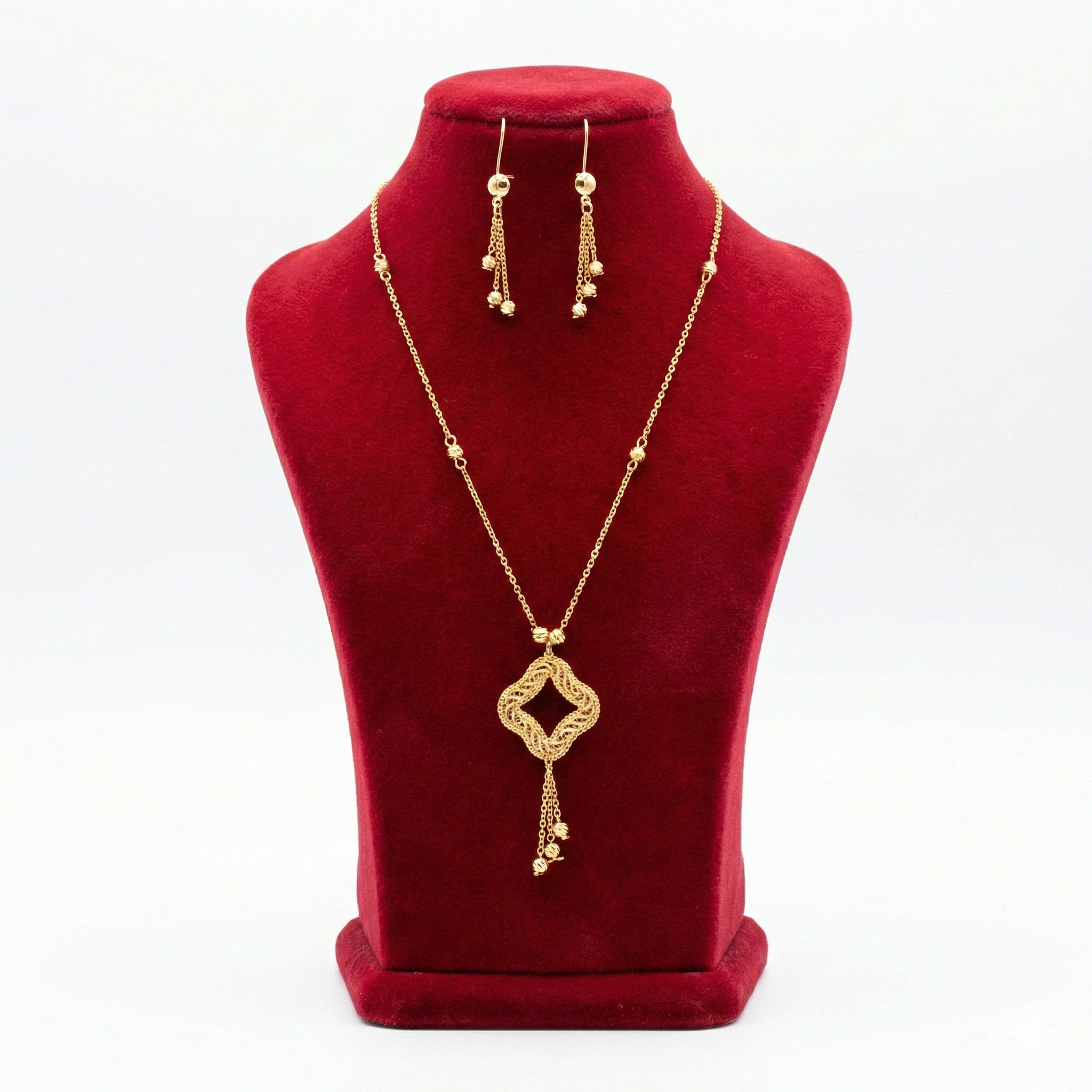 Royal Golden Scalloped Diamond Tassel Set