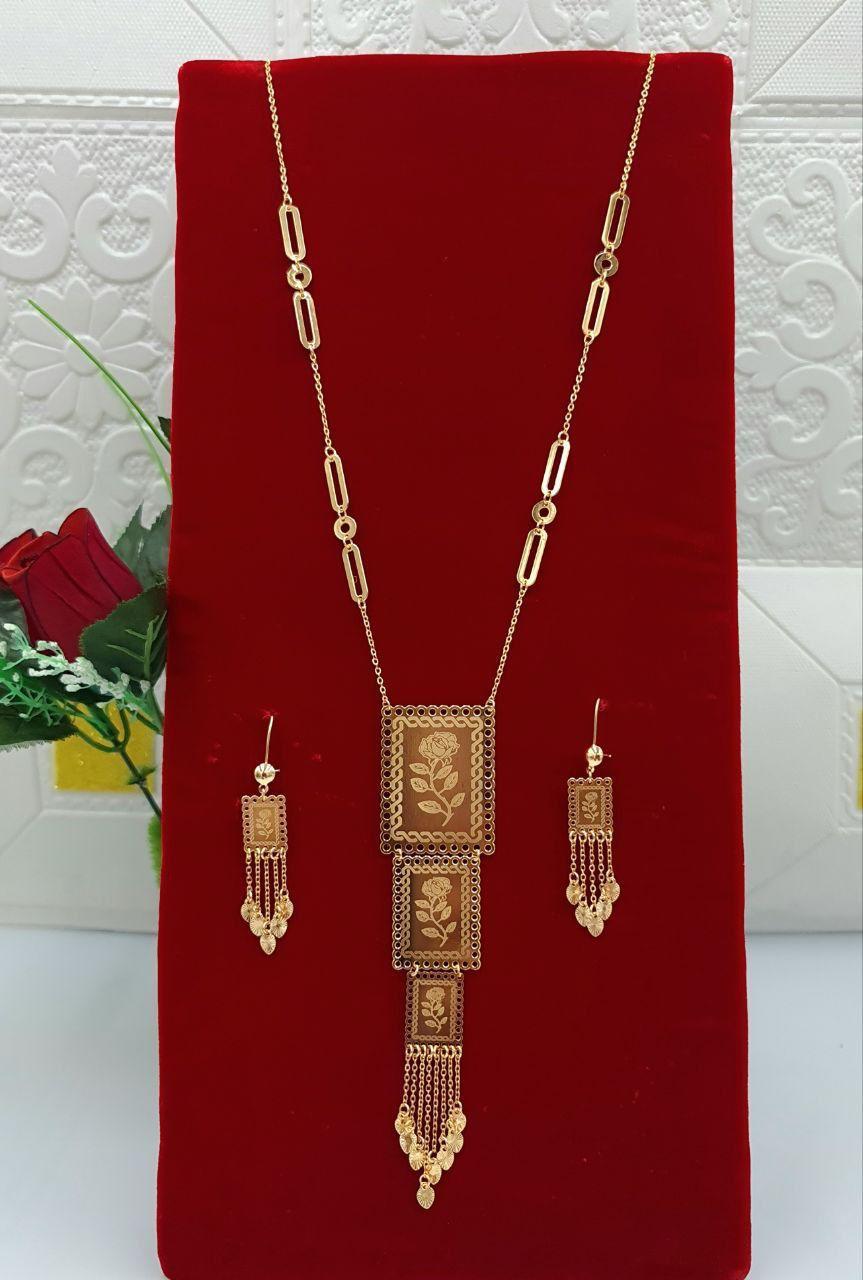 Royal Vintage Rose Triple-Tier Tassel Set