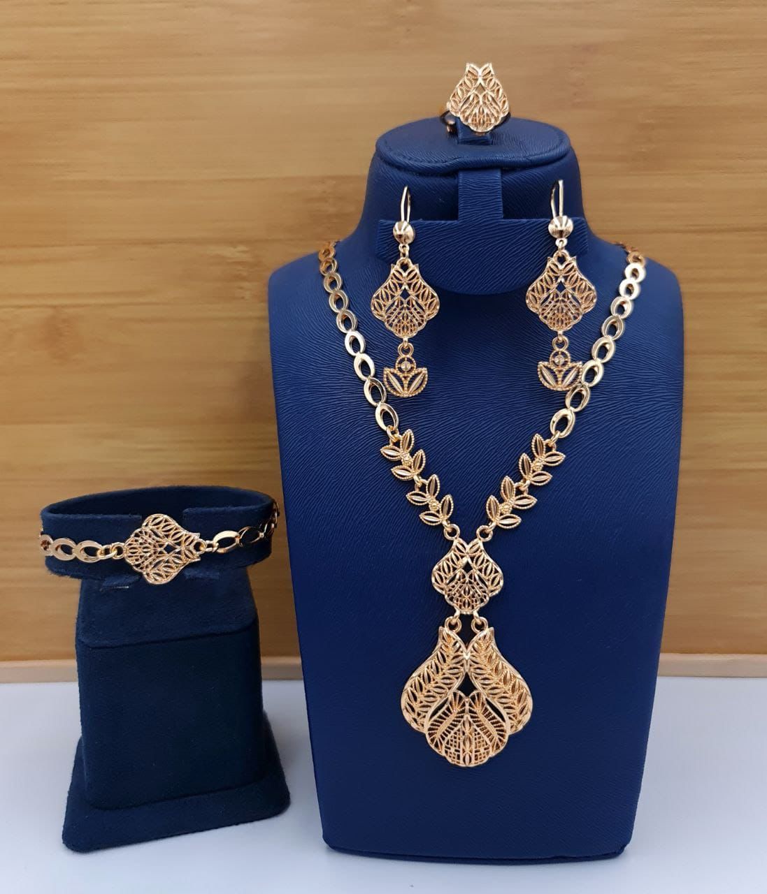 Royal Filigree Leaf 4-Piece Jewelry Set