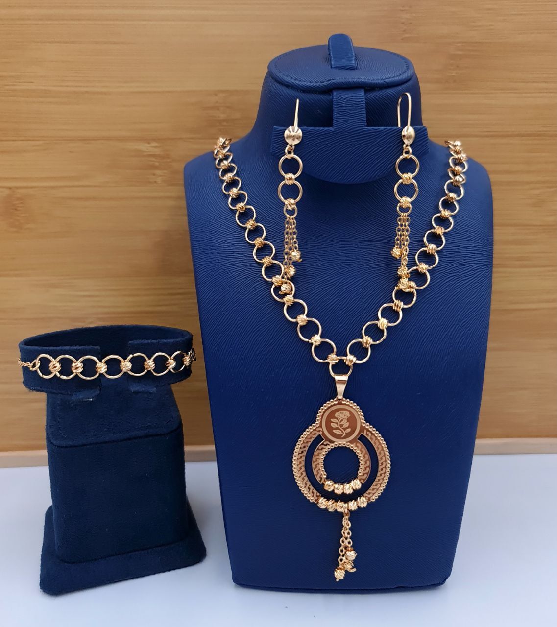 Royal Rose Interlocking Circle 4-Piece Jewelry Set