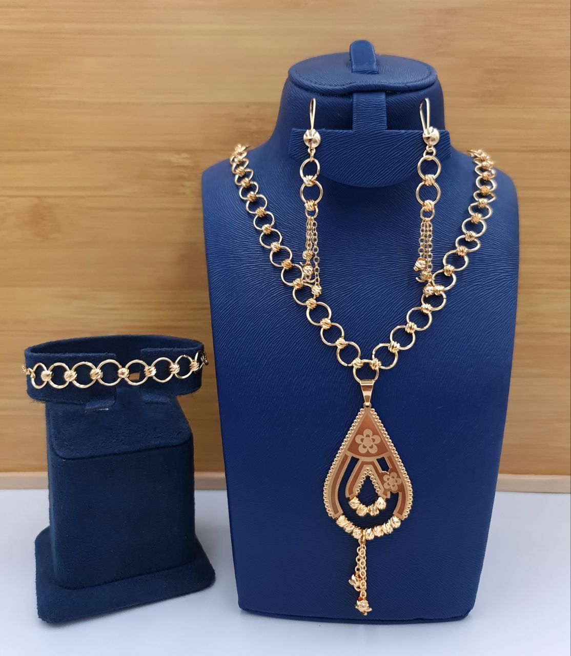 Royal Teardrop Floral Interlocking 4-Piece Jewelry Set