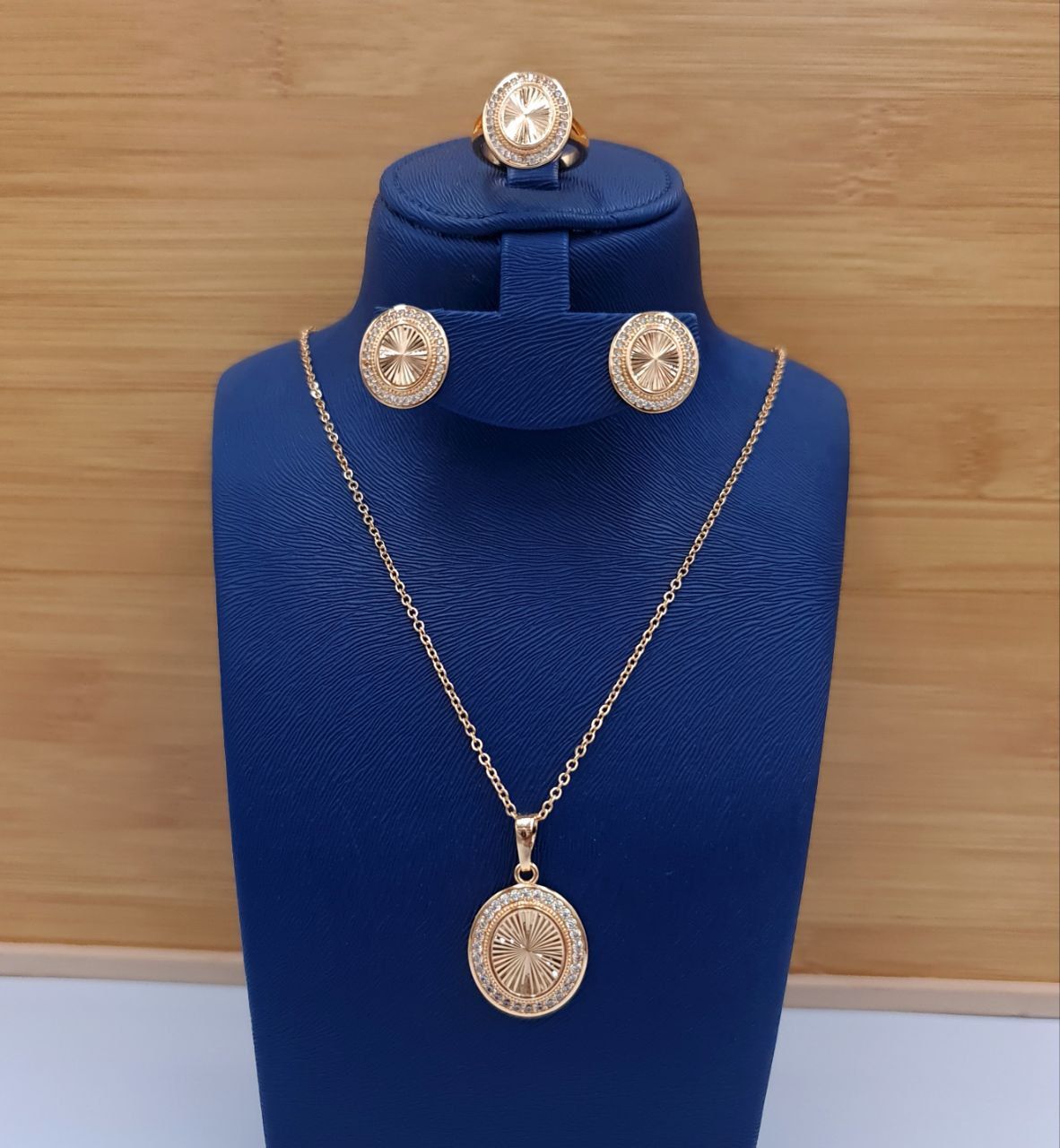 Royal Round Sunburst Crystal Halo 3-Piece Set