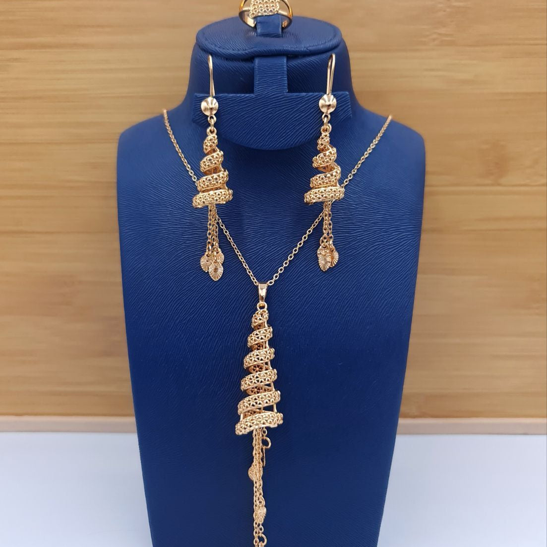 Royal Golden Spiral Filigree Tassel 3-Piece Set
