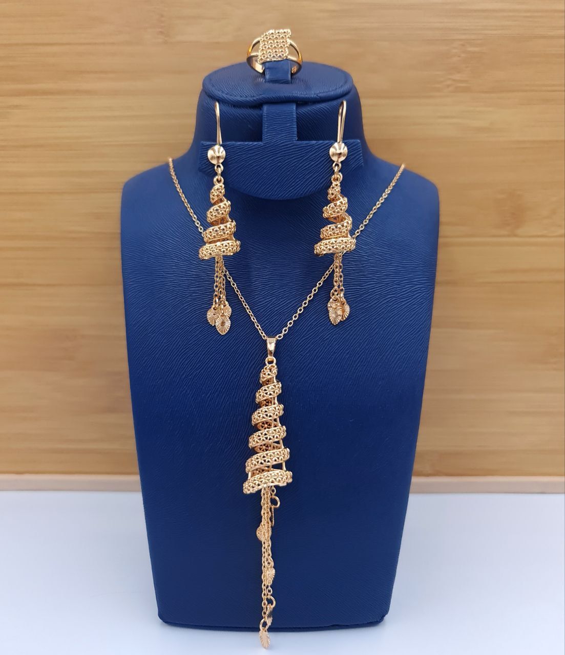 Royal Golden Spiral Filigree Tassel 3-Piece Set