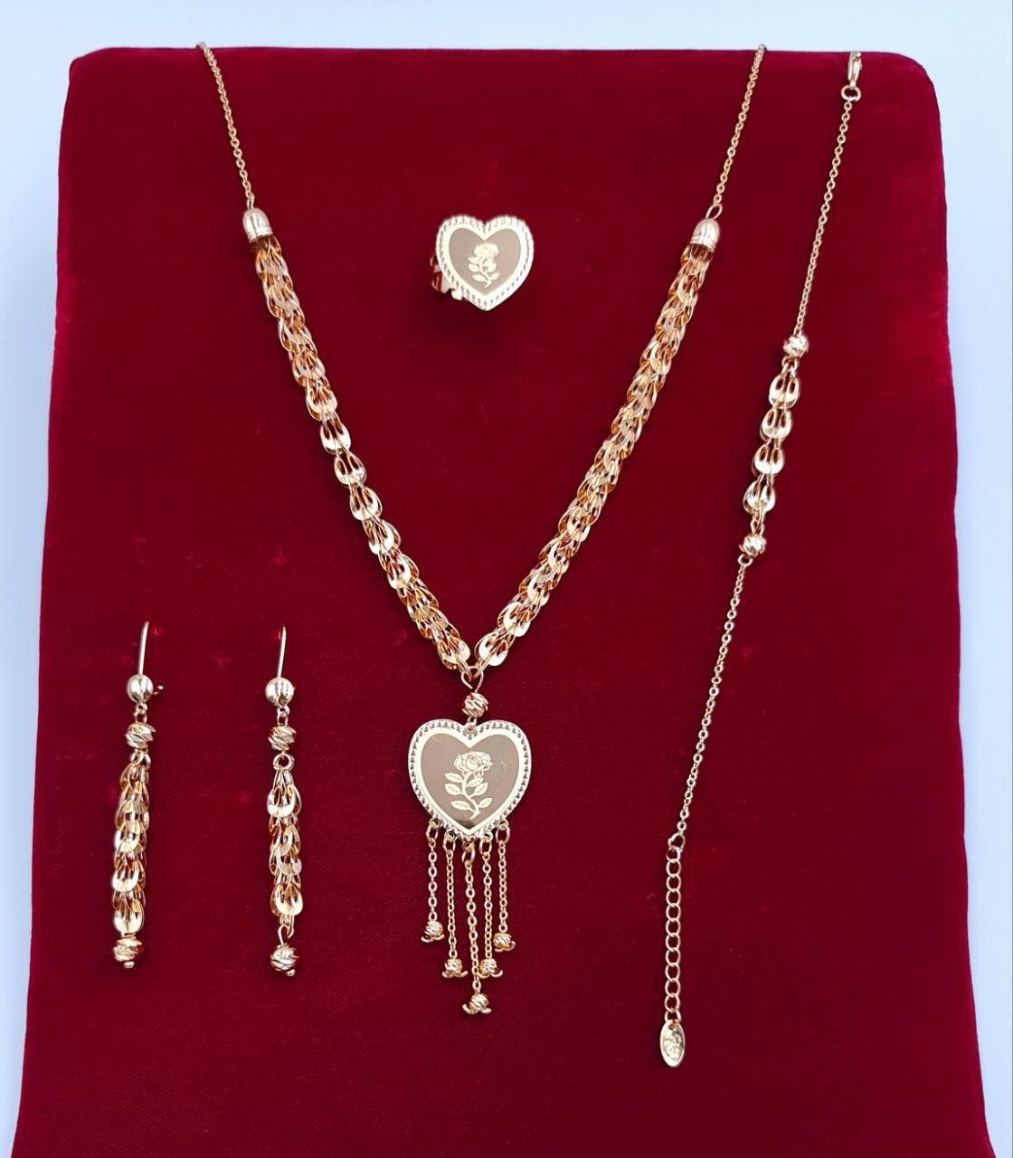 Royal Woven Chain Heart Rose 4-Piece Set