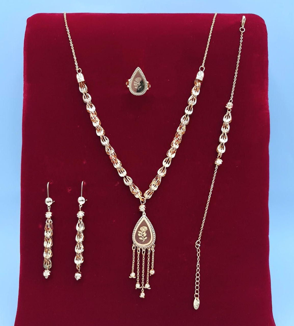 Royal Woven Chain Teardrop Rose 4-Piece Set