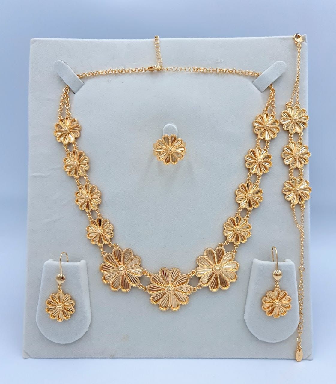 Royal Golden Daisy Station 4-Piece Set