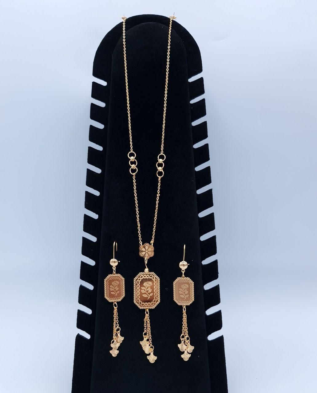 Royal Octagonal Rose & Flower Tassel Set