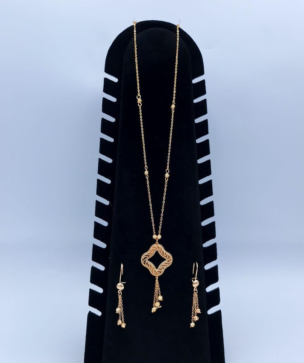Royal Golden Scalloped Diamond Tassel Set