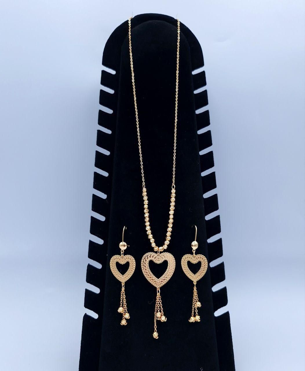 Royal Golden Textured Heart Tassel Set