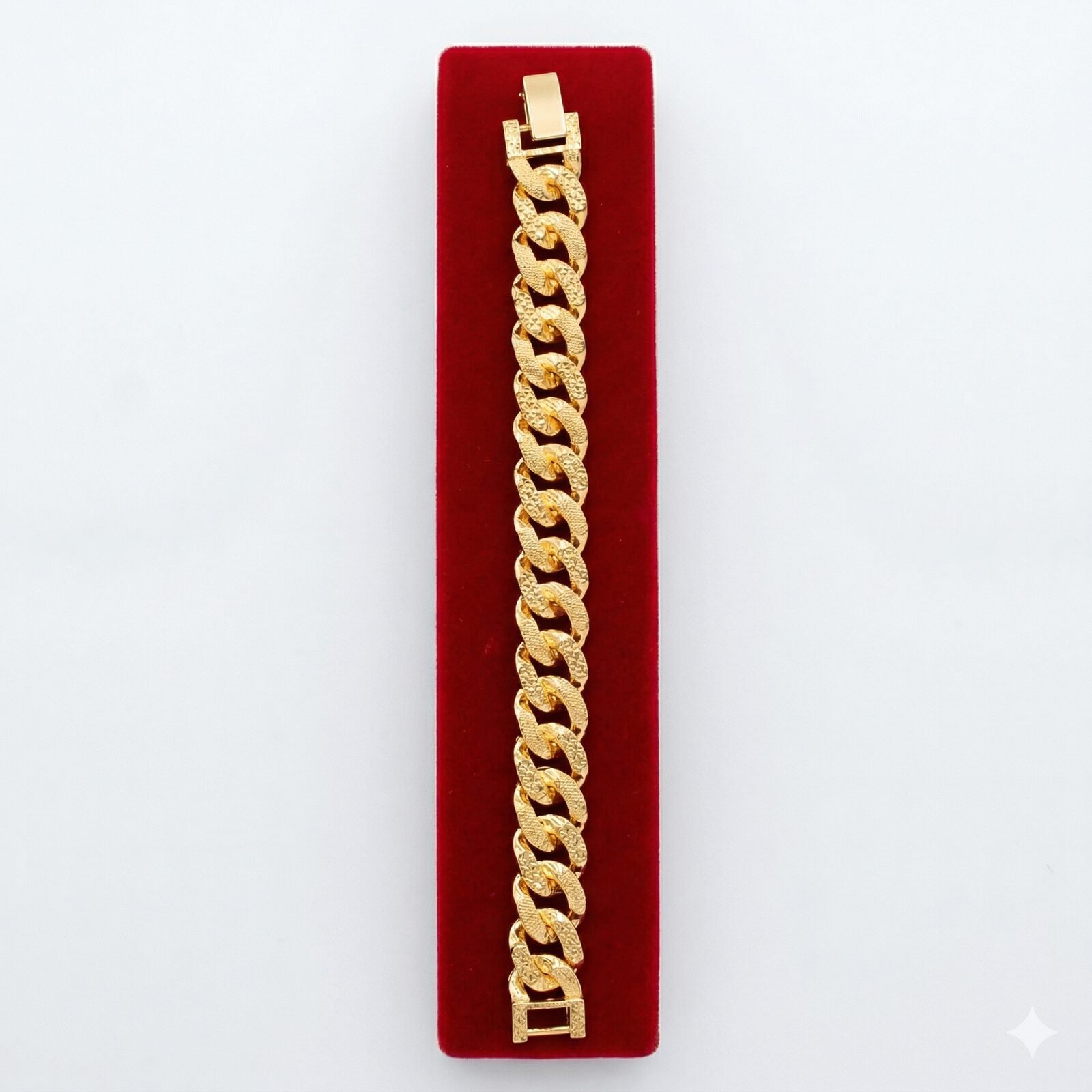 Luxurious Khaleeji Textured Gold-Tone Bracelet - Image 3