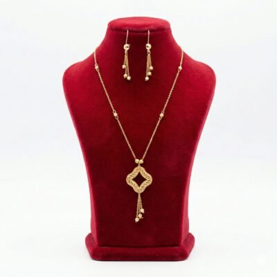 Royal Golden Scalloped Diamond Tassel Set