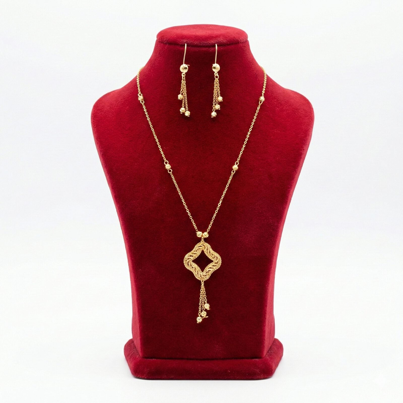 Royal Golden Scalloped Diamond Tassel Set